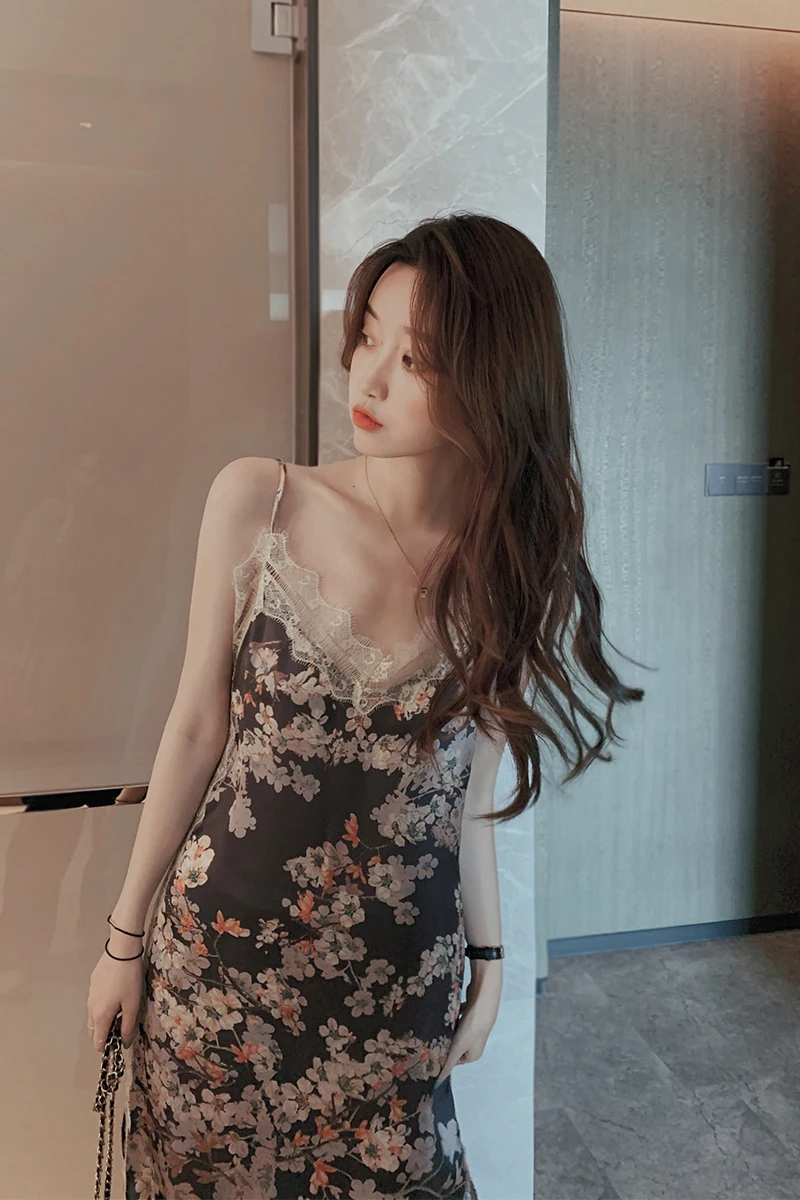 

Chic Sexy Gentle Split Chiffon V-neck Floral Dress Loose Slimming Graceful Slip Dress Summer Kawaii Korean fashion