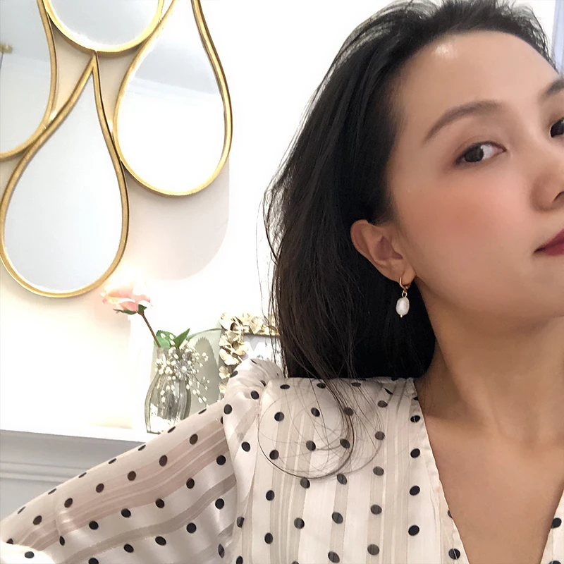 

2021 New Dangle Earrings Baroque Natural Freshwater Pearl Pendant Hoop Ear Ring Fashion Temperament Jewelry Golden Ladies Gift