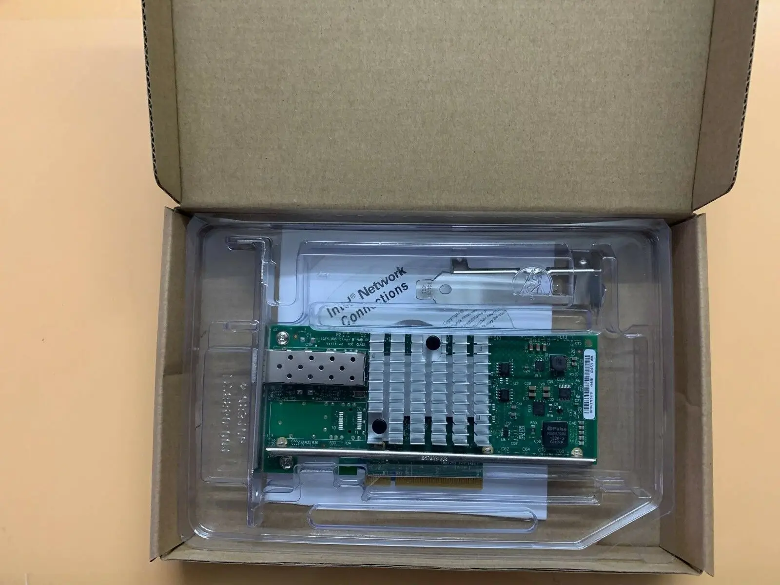 

Intel X520-DA1 10 Gigabit 10Gbps PCI-E E10G42BTDA Server Network Adapter