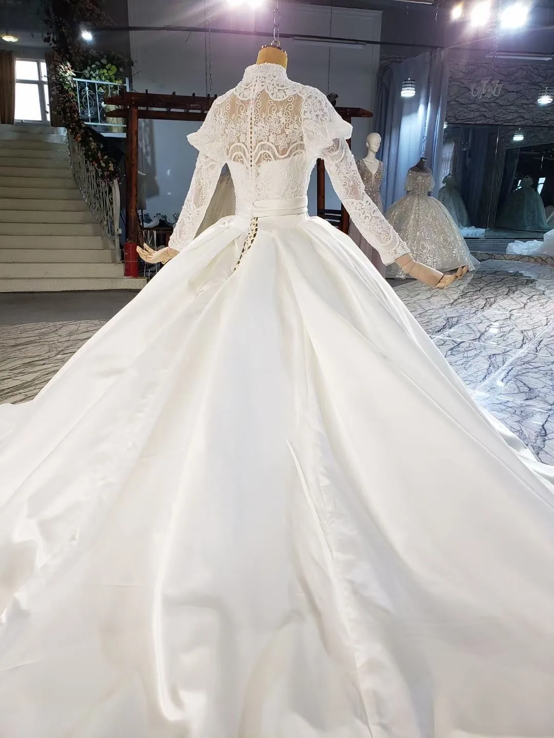 

2021 Luxurious Beaded Arabic Ball Gown Long Sleeves Two Pieces Wedding Dresses Lace Satin High Neck Bridal Gowns