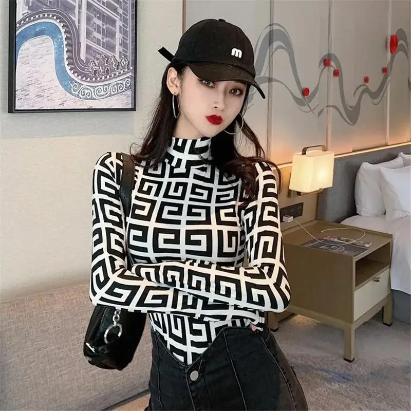 Top 2021 New Spring and Autumn Thin Women's Korean Version of Harajuku Half High Neck Khaki Plaid T-shirt Long Sleeves