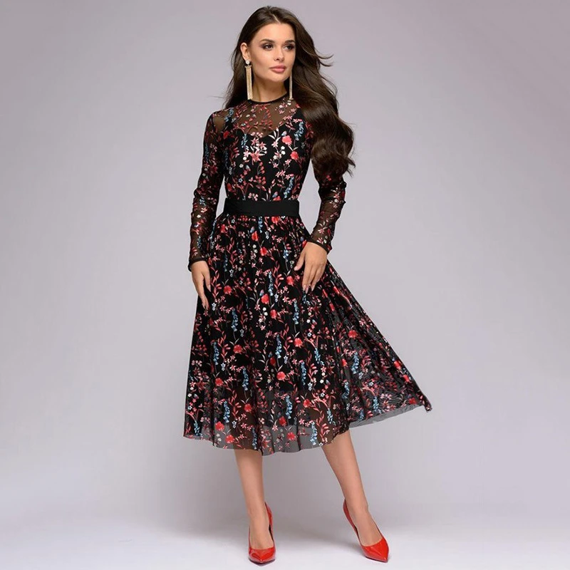 Женское винтажное шифоновое платье средней длины черное с цветочным принтом