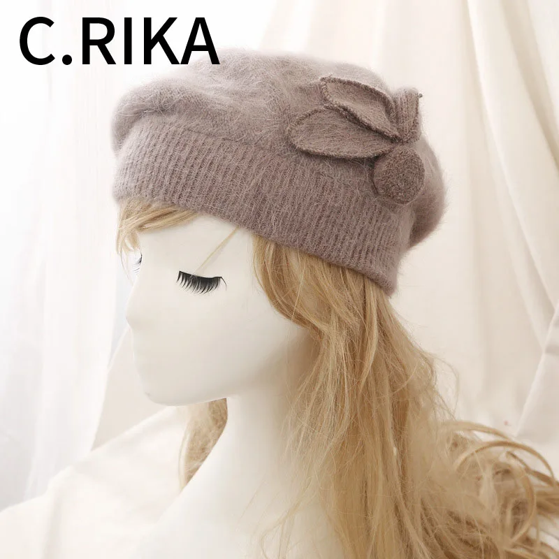 Осенне зимние женские шапки береты из кроличьего меха украшенные цветами модные