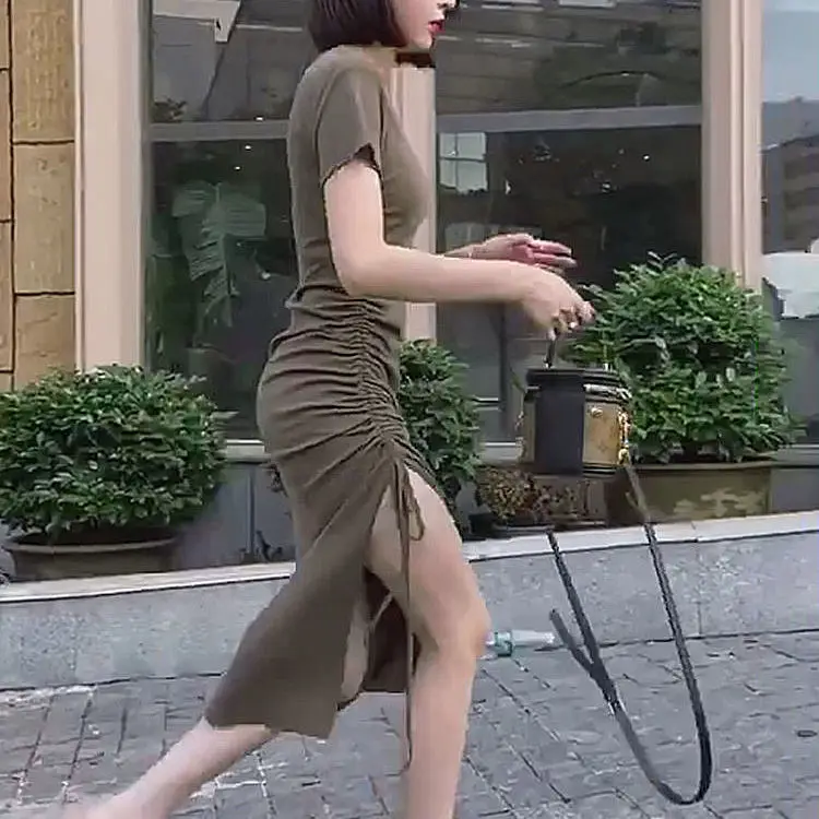 

2021 summer new dress women's solid round neck short sleeve split tuck design to cover flesh and slim down