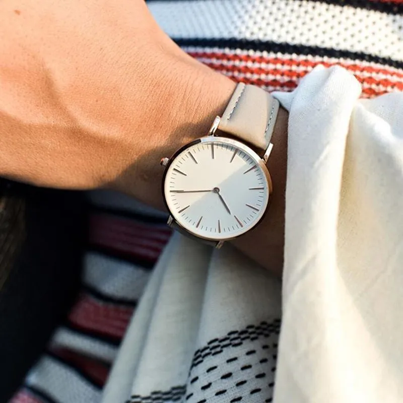 

Часы женские кварцевые, с кожаным ремешком, простые