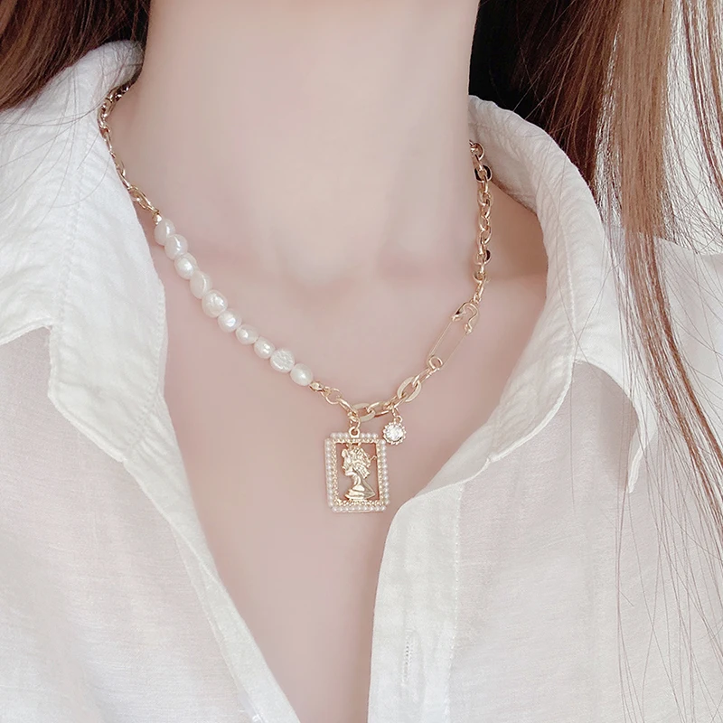 

Hot Design Retro Portrait Imitation Pearls Necklace for Women Charm Plated 3 layers 14k Real Gold Jewelry Accessories Pendant