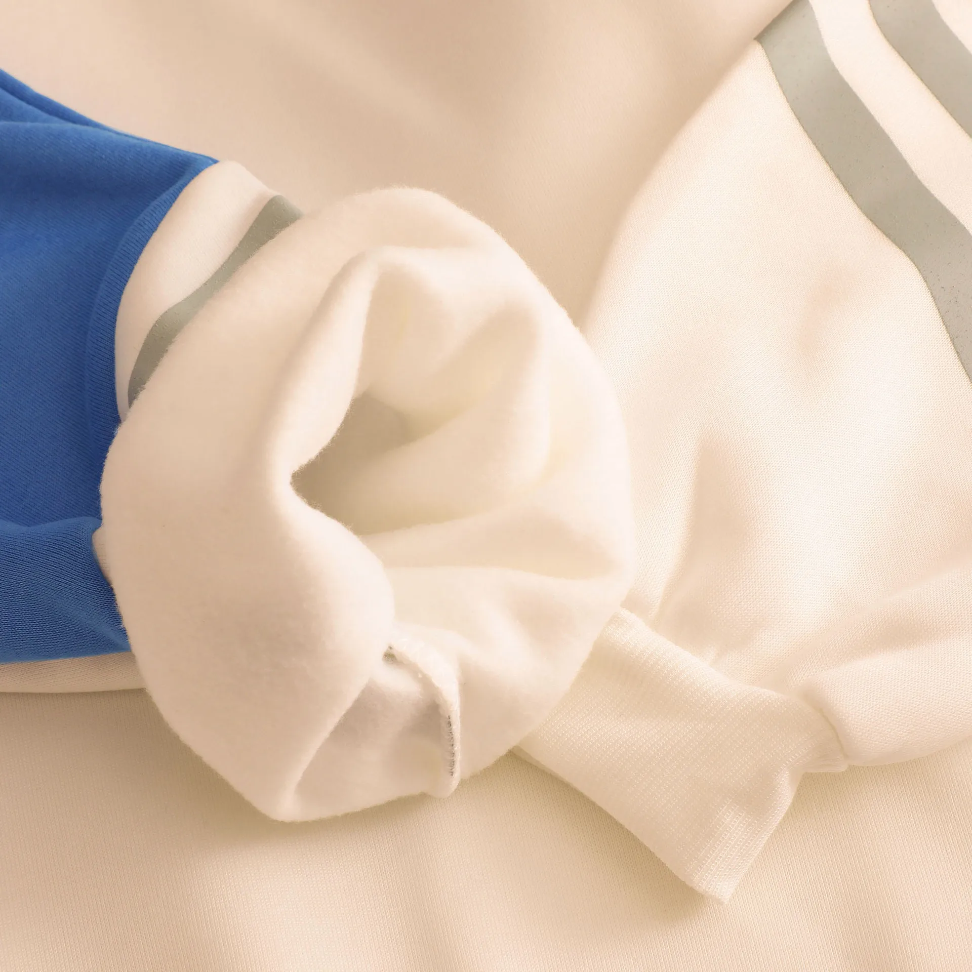 

Kawaii Funny Alien Hoodies Harajuku Sweatshirts Ladies Warm Hip Hop Streetwear Fashionable Casual Women Hoody Horror Sweatshirt