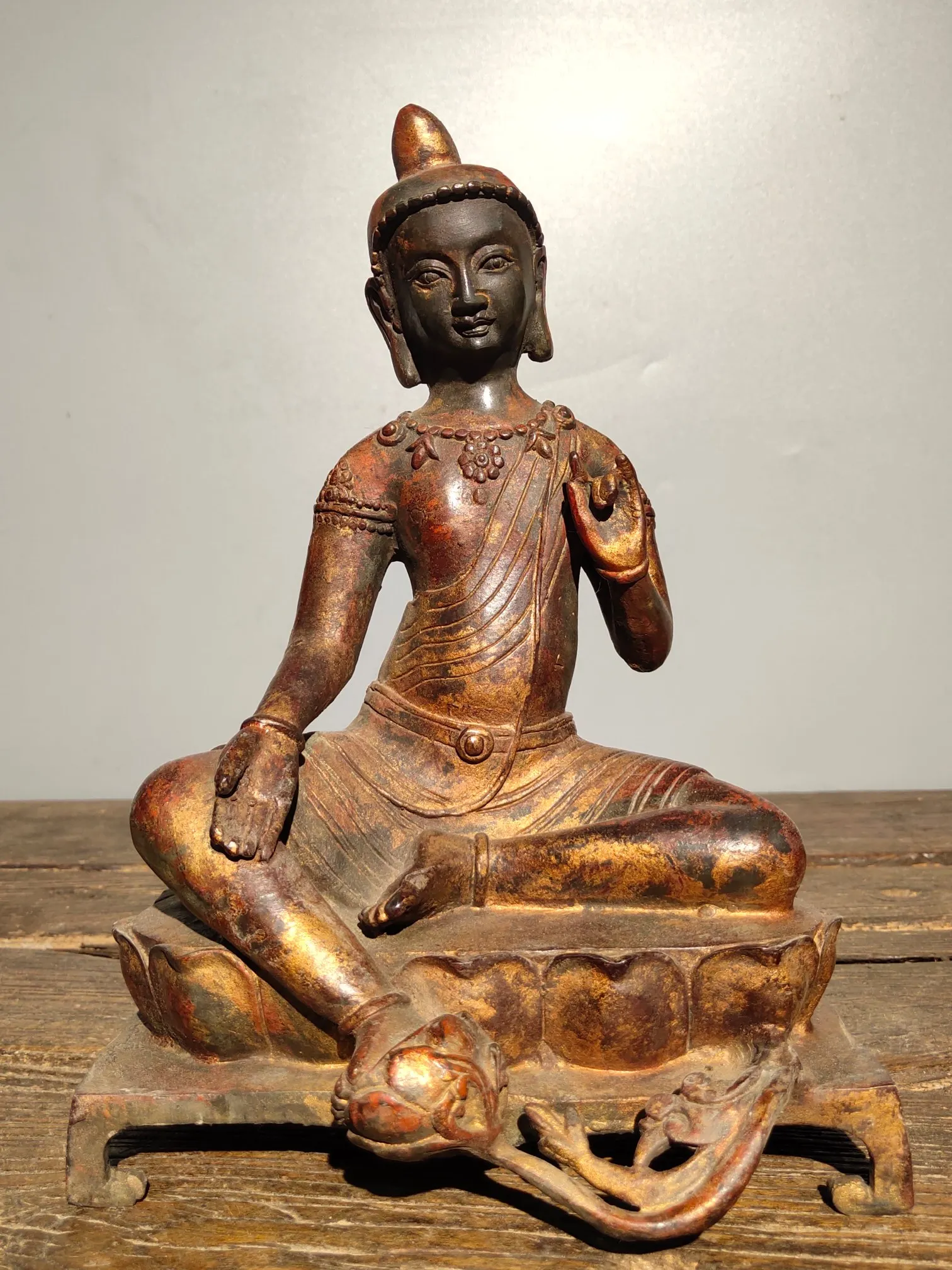 

10"Chinese Folk Collection Old Bronze Cinnabar Lacquer Northern Wei Buddha Sakyamuni Buddha Terrace Sitting Buddha Ornaments