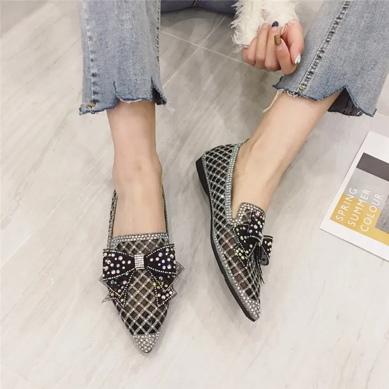 Туфли на плоской подошве со стразами женские мокасины лоферы без застежки с