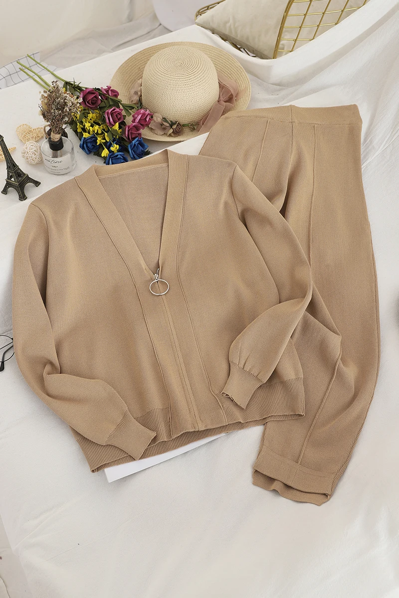

Autumn new solid color loose and thin v-neck knitted jacket coat + high waist all-match knitted nine-point pants two-piece suit