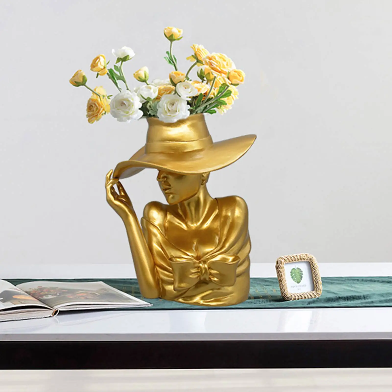 

Resin Mini Human Shaped Vase Retro Europe Art Avatar Flower Pot DIY Decor Hand-made Sculptures Statues Home Decoration Ornaments