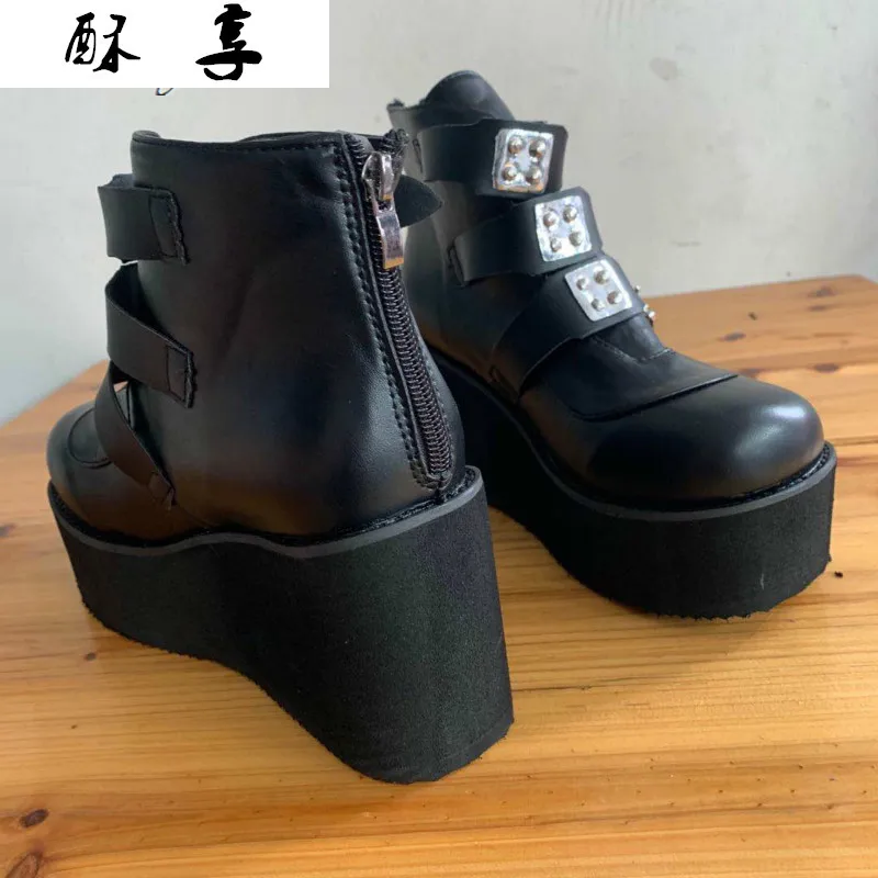 Новинка Зимние сапоги с металлической пряжкой Ботильоны женские ботфорты в