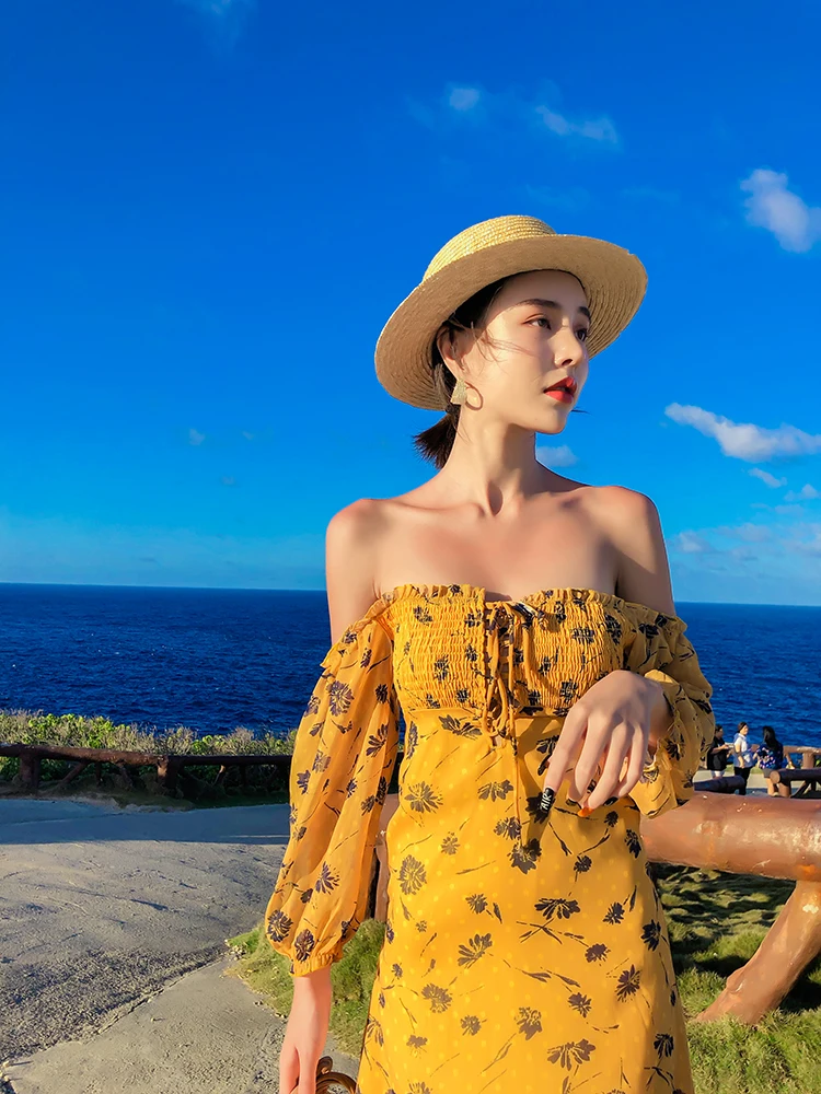 Летнее желтое платье женское цельное праздничное Привлекательное с открытыми