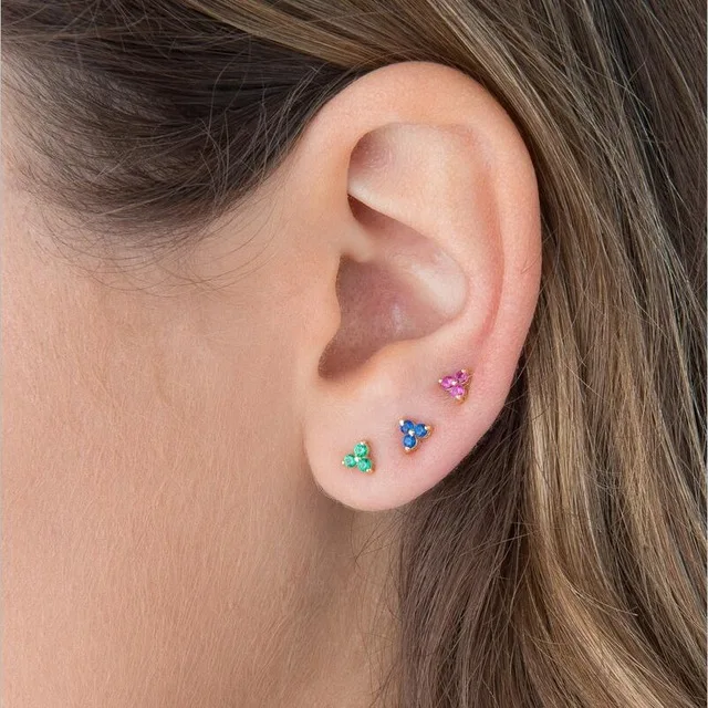 Женские серьги-гвоздики из серебра 2021 пробы с тремя камнями красного синего и