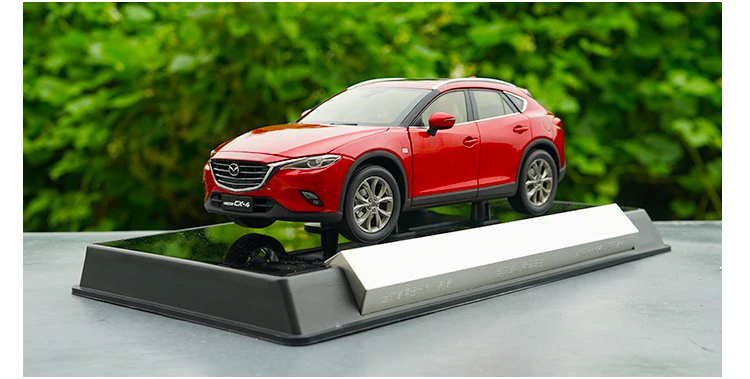 Оригинальный авторизованный подлинный сплав 1/18 Mazda CX 4 красный литье под