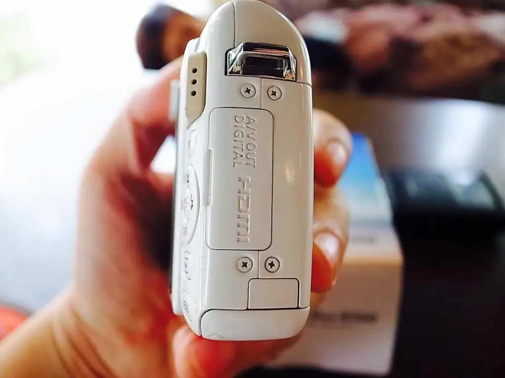 Используется цифровая камера Canon PowerShot N100 HS 12.1MP с WIFI 24 мм-120 мм 5x оптическим зумом |