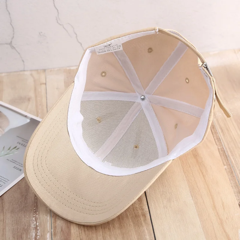 Кепка Женская бейсбольная яркой расцветки дизайнерская шапка с вышивкой в стиле