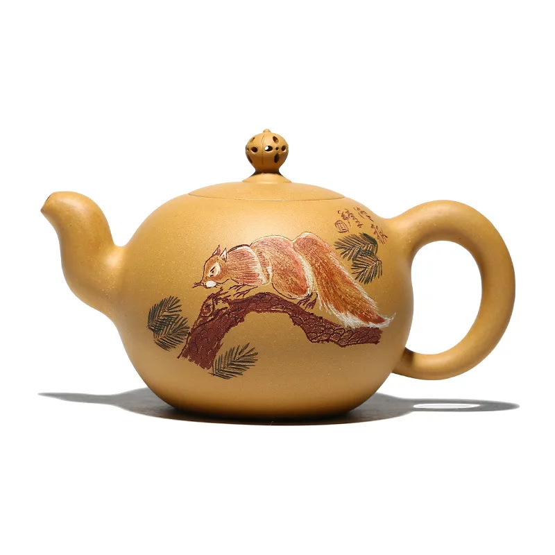 

Gongfu tea set with clay carving in Yixing purple clay pot in the rain