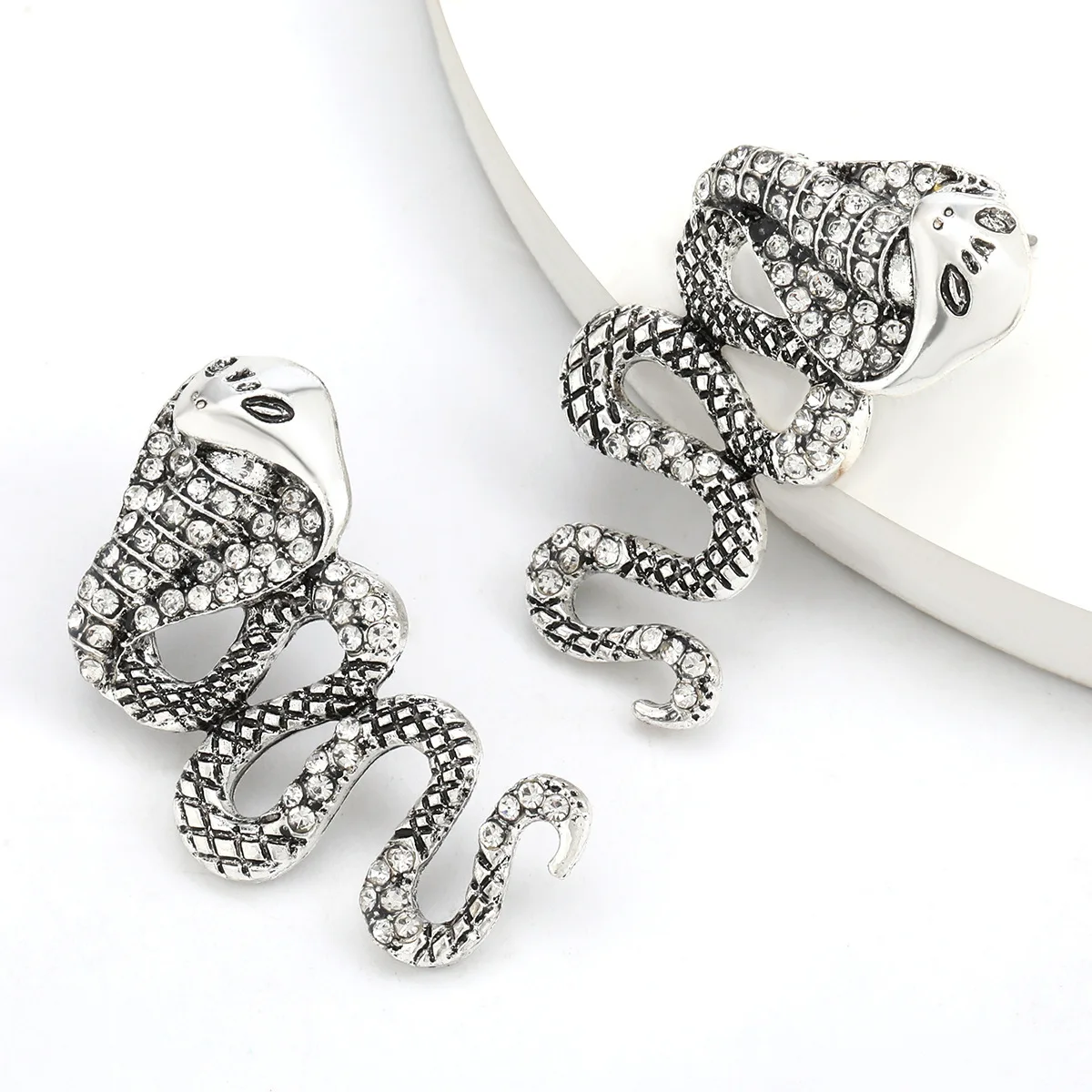 Креативный набор из сплава с бриллиантами для мужчин крутые женские серьги Кобра