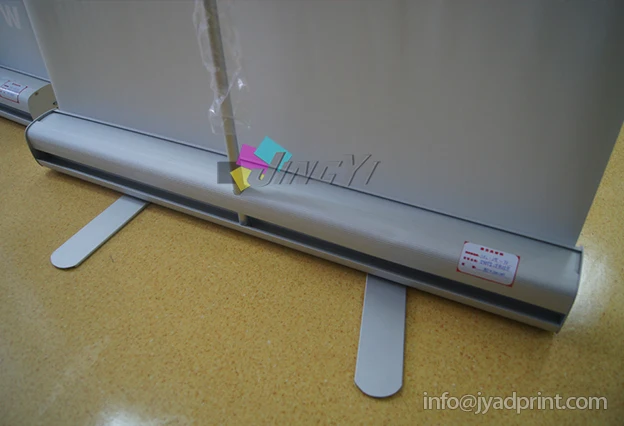 Подгонянный Tsingtao пивной флакон сворачивающийся баннер выставочный стенд