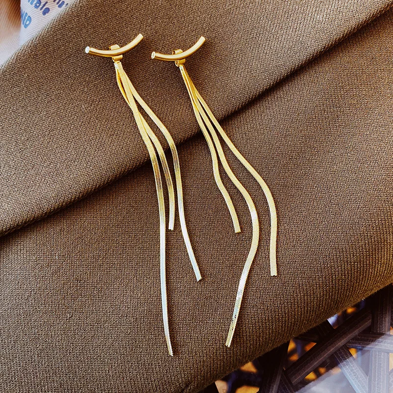 Изысканные простые серьги из сплава с длинной кисточкой текстурные