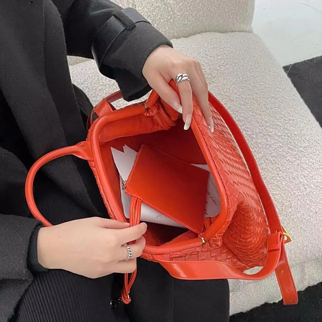 

Ladies new woven handbag luxury designer PU leather flip cover personality all-match messenger shoulder bag fashion trend 2021
