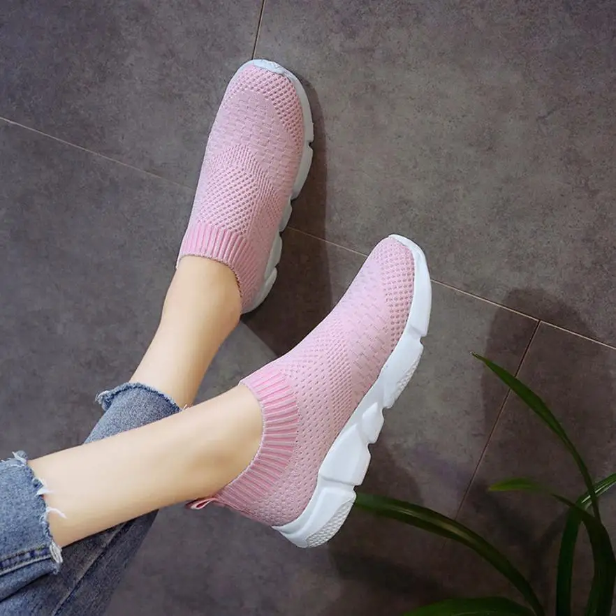 

2020 Trendy Fashion Walking Shoes Men's and Women's Casual Sole Sports Socks Shoes AT04