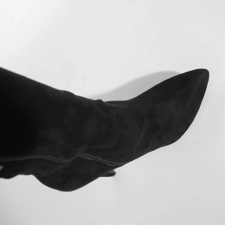Женские сапоги до бедра из эластичной замши; пикантные ботфорты на шпильке; высокие сапоги с острым носком на высоком каблуке; цвет красный, черный, серый, бежевый
