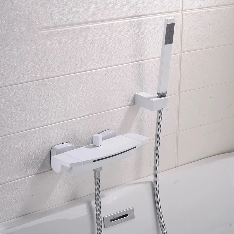 Смеситель для ванны Водопад из меди в скандинавском стиле настенный черный кран