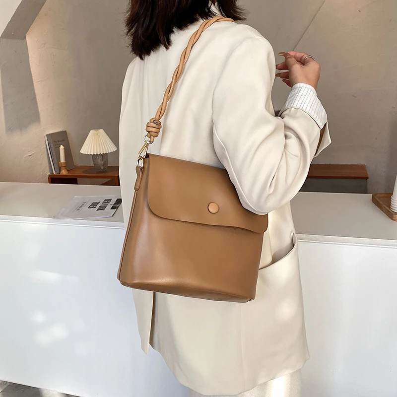 

Advanced feeling small bag women autumn winter 2020 new fashion fashion texture messenger bag net red retro single shoulder smal