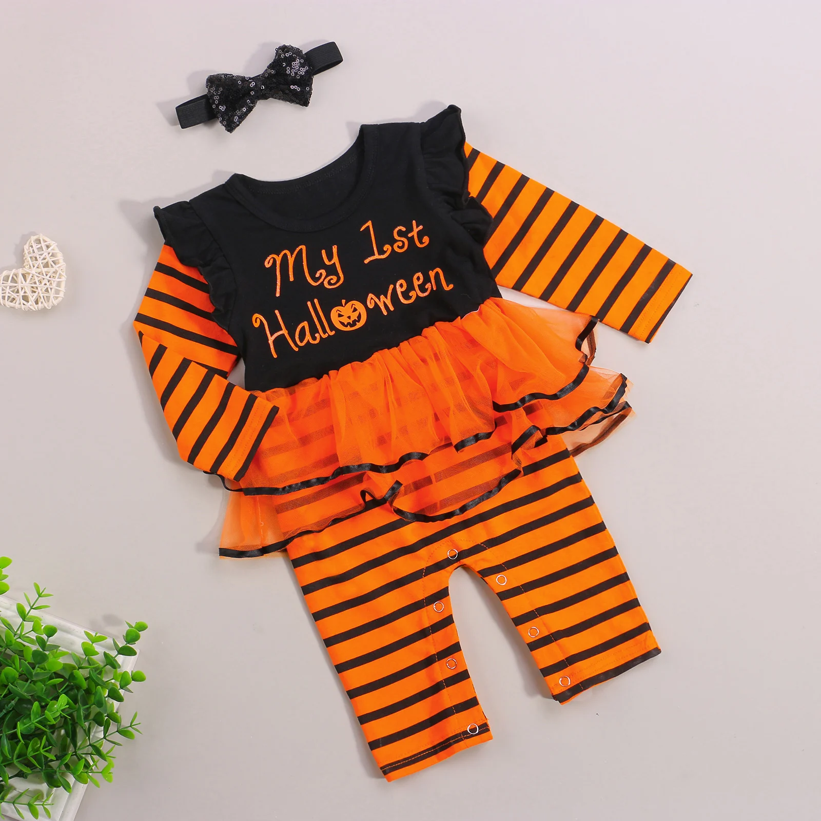 

0-2 Years Baby Girls Two-piece Clothes Set Stripe and Letters Printed Pattern Romper and Headdress