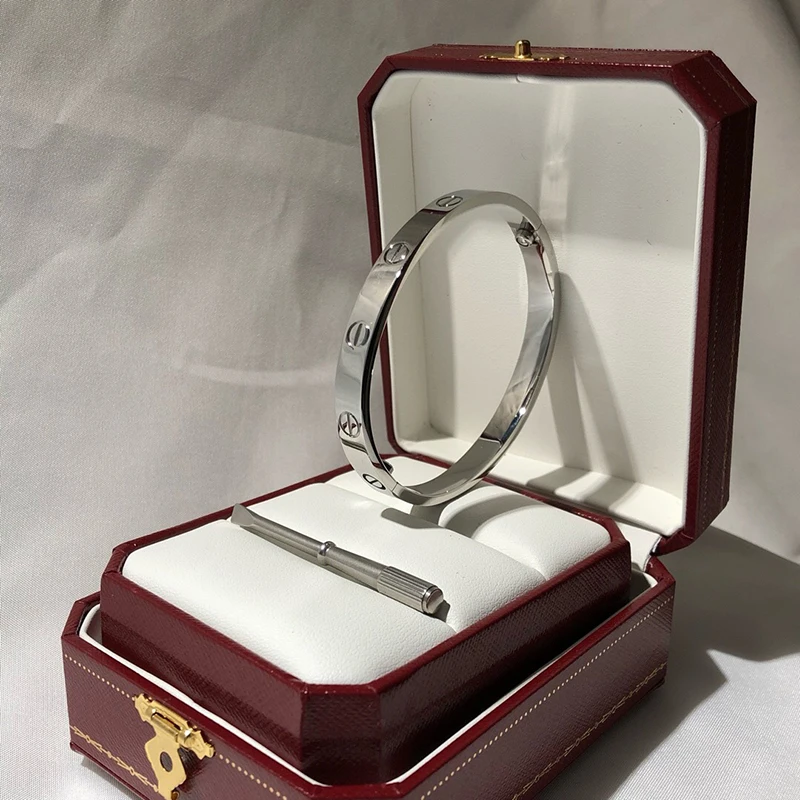 

Full season Hot-Selling Women's bracelet Luxury style stainless steel material love Bangles fifth version original box