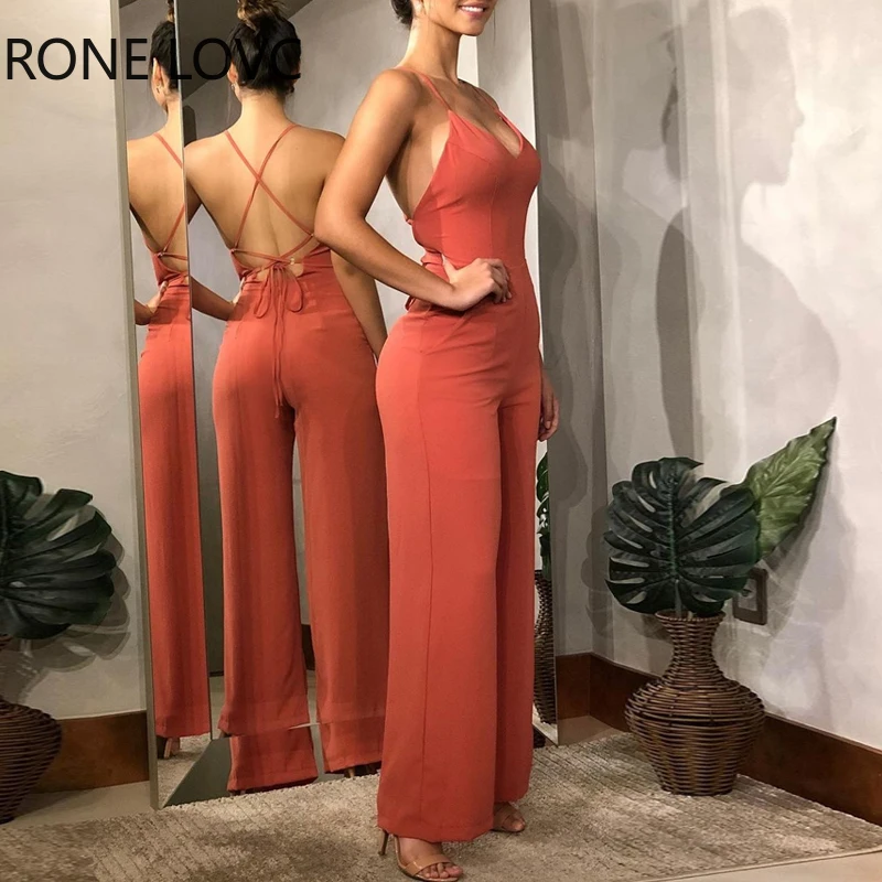 Женский комбинезон с V-образным вырезом и открытой спиной |