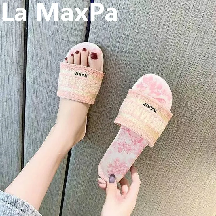 

Slippers female summer 2021 new sandals women slippers home cute shoes wear a word drag women shoes