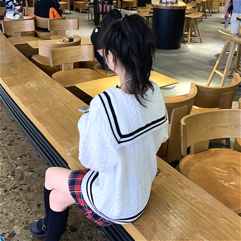 

Japanese Campus Retro Loose Women Sweater Wearing Black and White Contrast Color Navy Collar Pullover Knitted Sweater