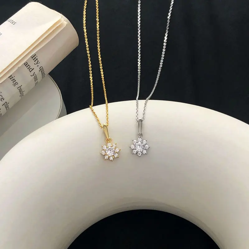 

OBEAR 100% 925 Sterling Silver Necklace Elegant Temperament Zircon Snowflake Flowers Pendant Necklace for Women