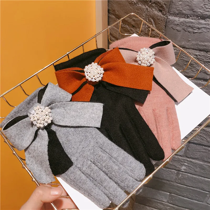 Женские перчатки бархатные сохраняющие тепло для сенсорного экрана зимние