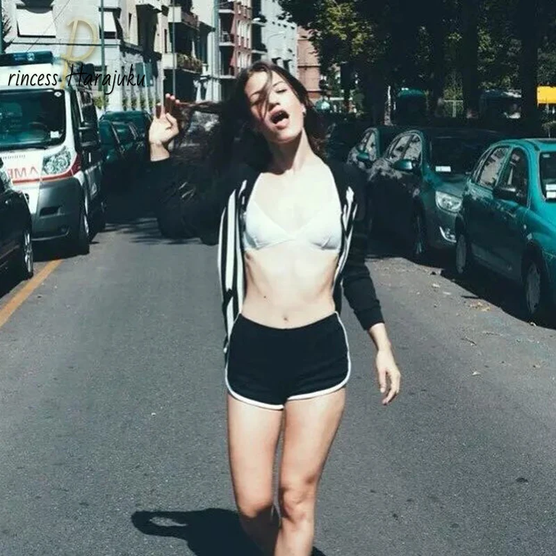 

Шорты женские хлопковые, с разрезом по бокам, на резинке, со средней талией