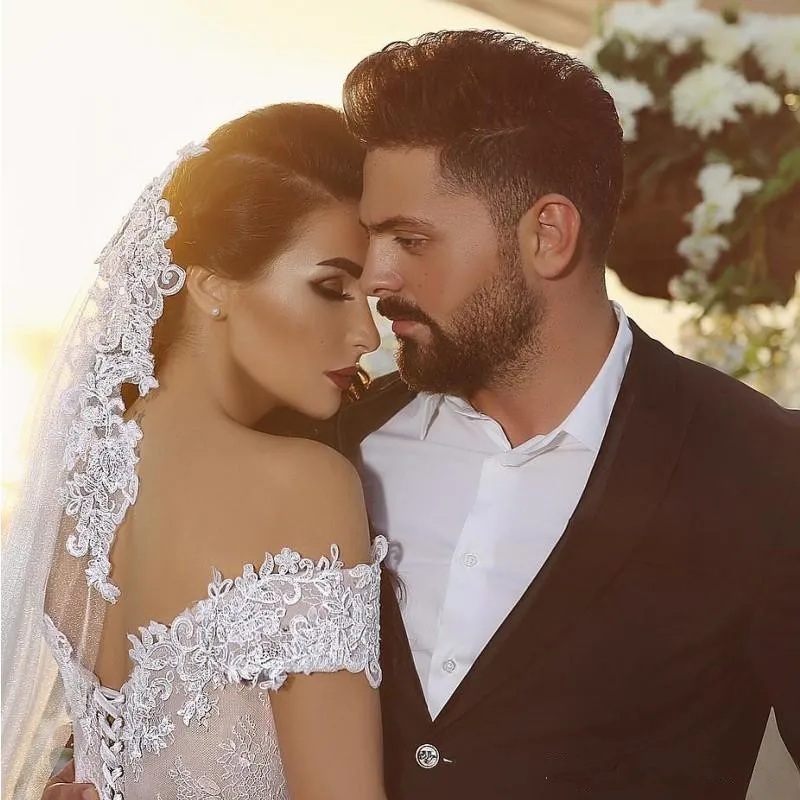 

Glamorous Fluffy Tulle Wedding Dresses Lace Off Shoulder Lace-Up Ball Gown Bridal Dress Glamorous Saudi Arabia Wedding Dresses