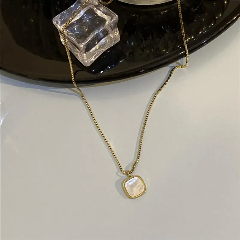 

Square White Mother-Of-Pearl Shell Necklace Niche Design Vintage Simple Titanium Steel Clavicle Chain Sweater Chain Female