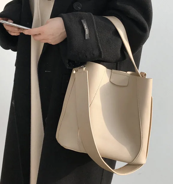 

Casual Large Capacity Tote Designer Wide Strap Women Handbags Luxury Pu Leather Shoulder Crossbody Bags Buckets Bag Lady Purses