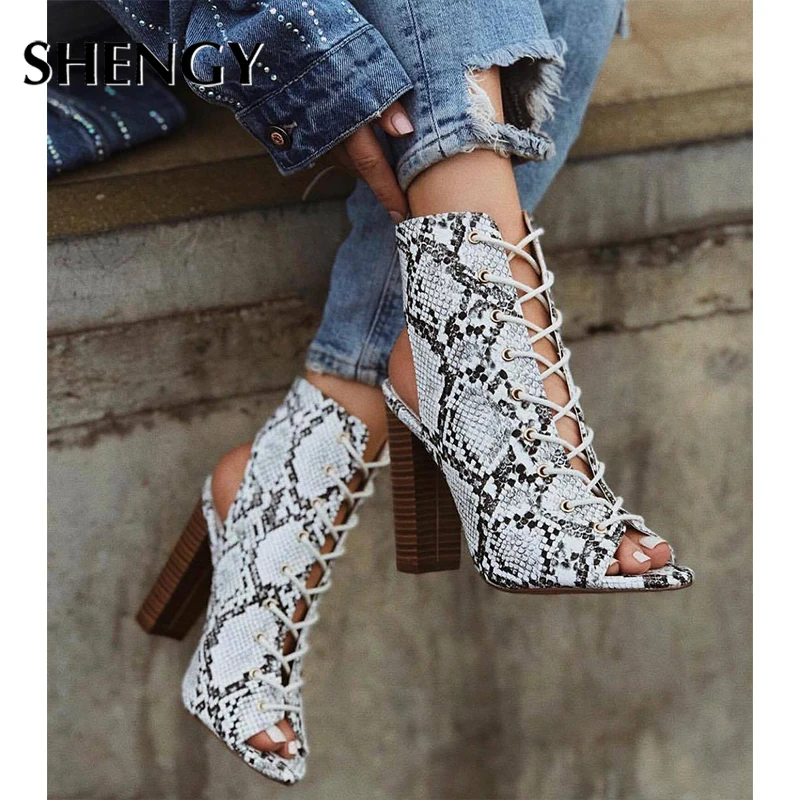 SHENGY для женщин обувь на высоких квадратных каблуках под змеиную кожу 10 5 см