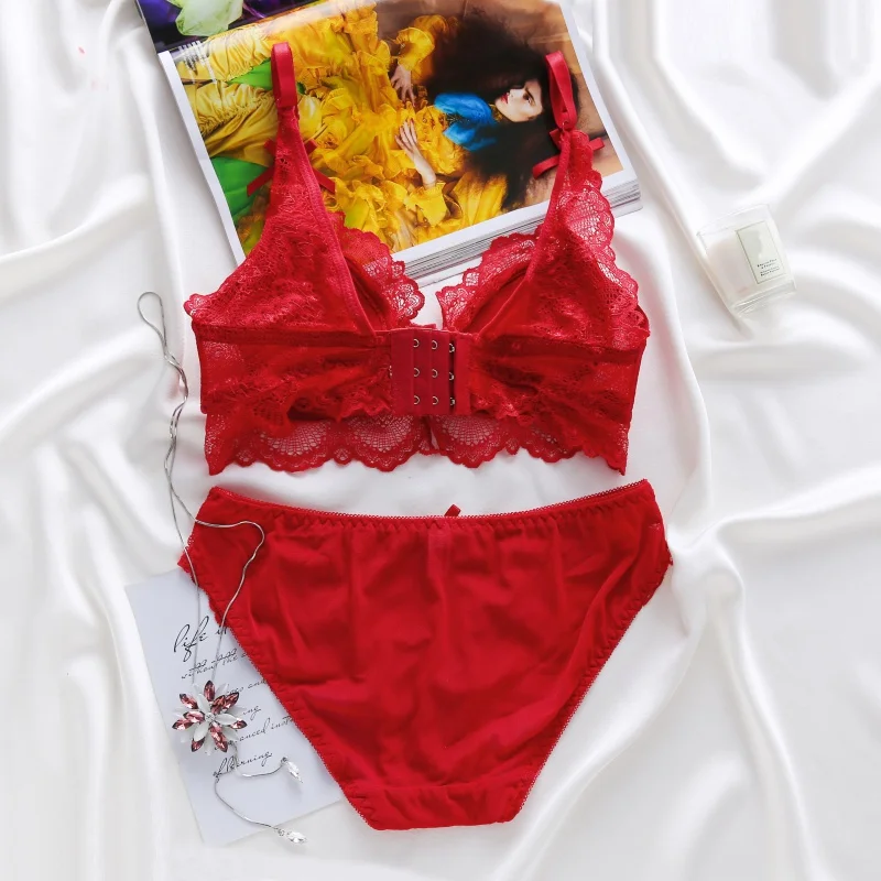 

Thin Sexy Lace Jacquard With Padded Beauty Back Gathered Bra + Underwear Set