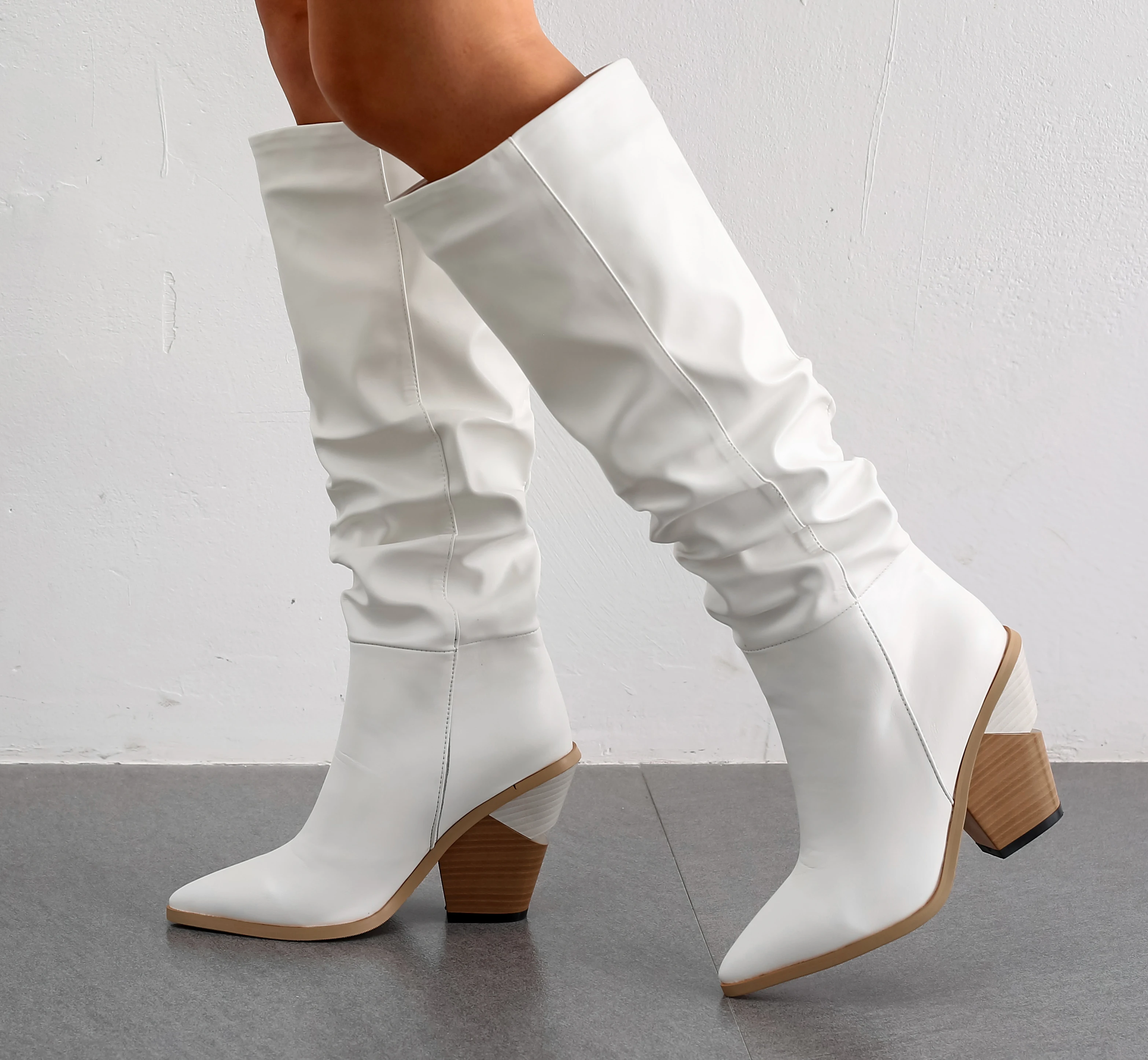 Smirnova/Новинка 2020 года Облегающие сапоги до колена со складками Зимние с острым