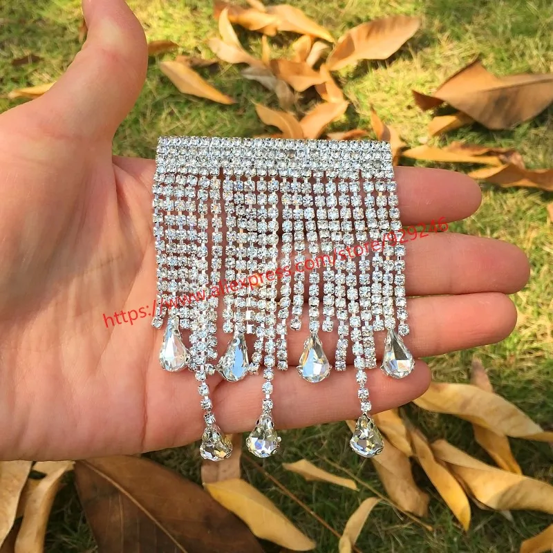 С украшением в виде кристаллов брошь с кисточкой для украшения одежды