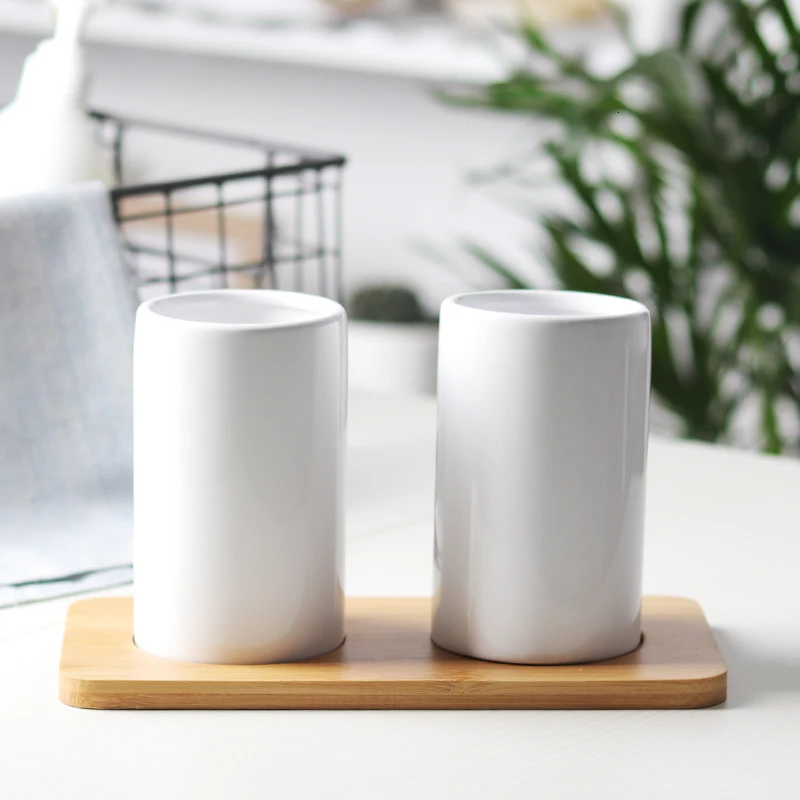 (two white cups) Модная черно-белая керамическая эмульсия розлива повседневных предметов для отельного пресса бутылка для душа гель бутылка для мыла для рук - Цвет: (two white cups)