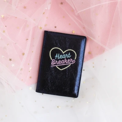 Embroidery black Обложка для паспорта с вышивкой, унисекс, Rfid, высокое качество, из искусственной кожи, держатель для паспорта, чехол для паспорта, кошельки, 4 цвета - Цвет: Embroidery black