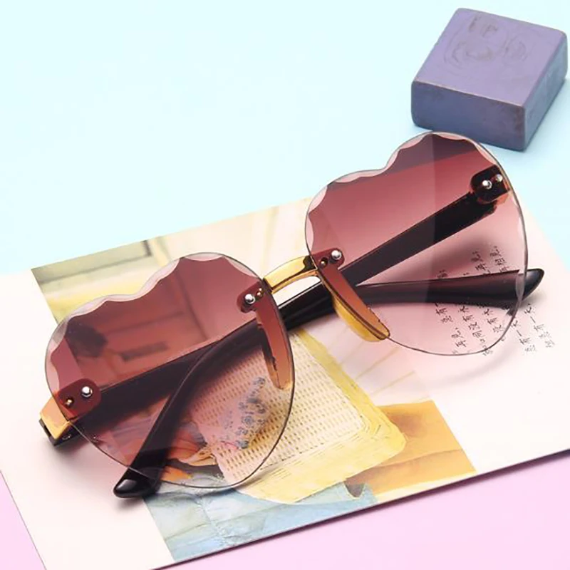 

Детские солнцезащитные очки без оправы в форме сердца для девочек и мальчиков, детские солнцезащитные очки с градиентом UV400 Gafas De Sol