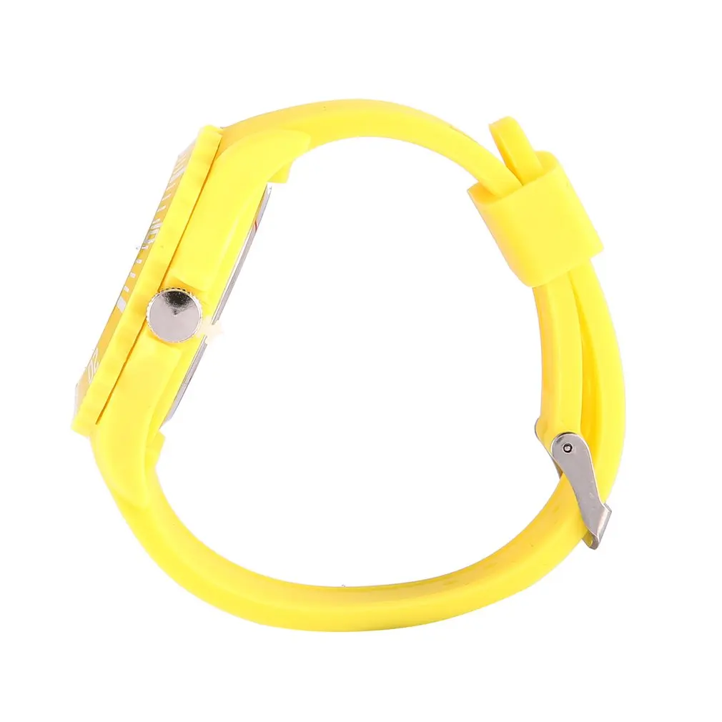 Кварцевые часы с рисунком флага Швеции/России желтый цвет силиконовый ремешок