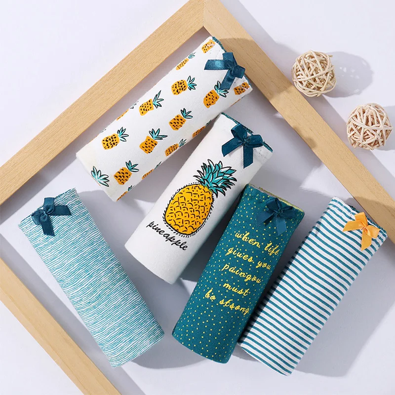 С любимыми персонажами из мультфильмов детская одежда с фруктовым принтом